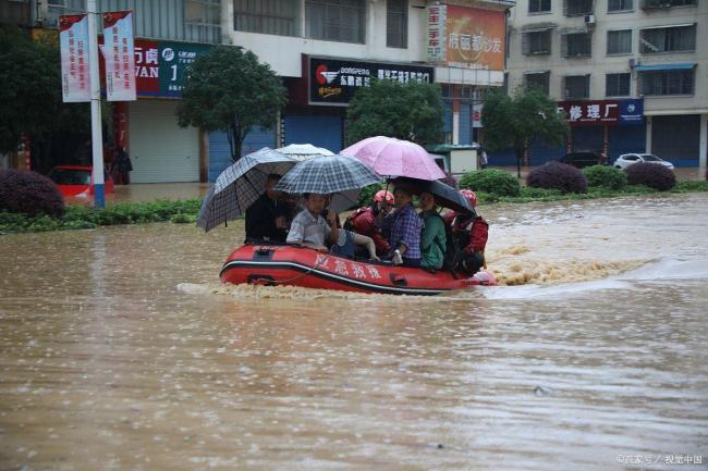 福建仙游山洪 生死营救惊险瞬间