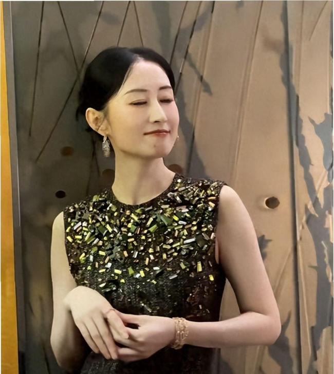 刘敏涛出席中戏开学典礼泪洒现场