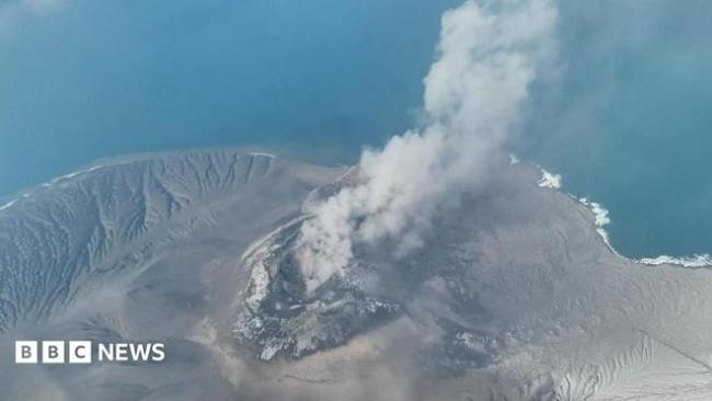 火山灰逼停六座印尼机场，15万旅客滞留