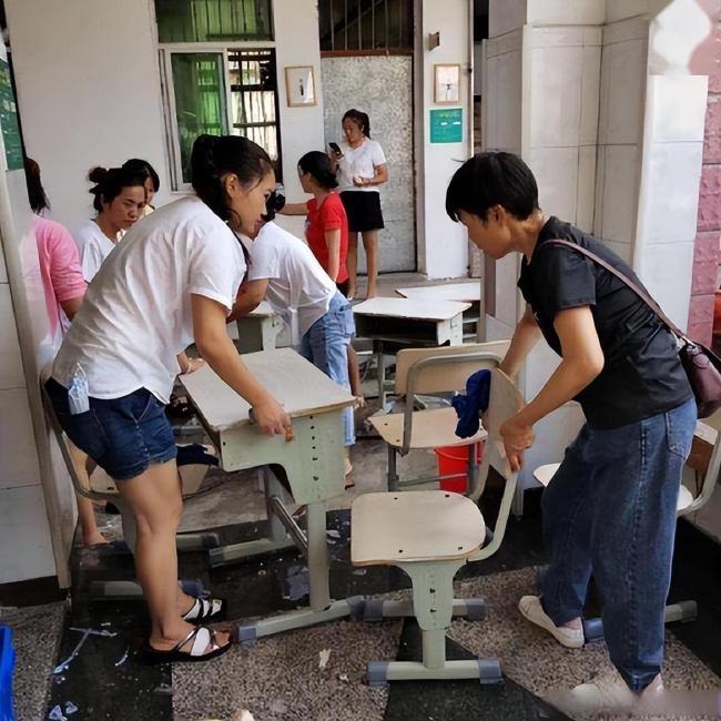 官方通报小学让家长到校扫除 教育局要求立即整改