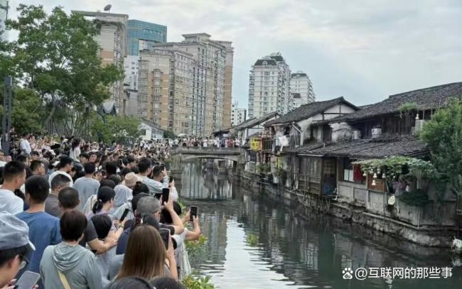 提前剪掉的7个葫芦讽刺了谁 流量狂欢下的无序围观