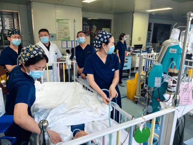 2岁男童把家中百草枯当饮料喝下 误饮毒药紧急救治