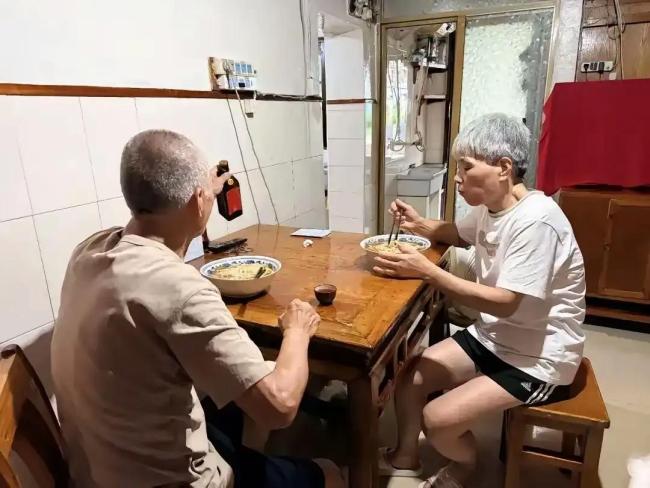 原版葫芦刚剪山寨葫芦来抢流量了 真葫芦摘下，假葫芦跟风