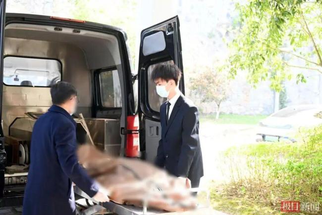 444分被殡葬专业录取男孩已入学 独特巧合引热议