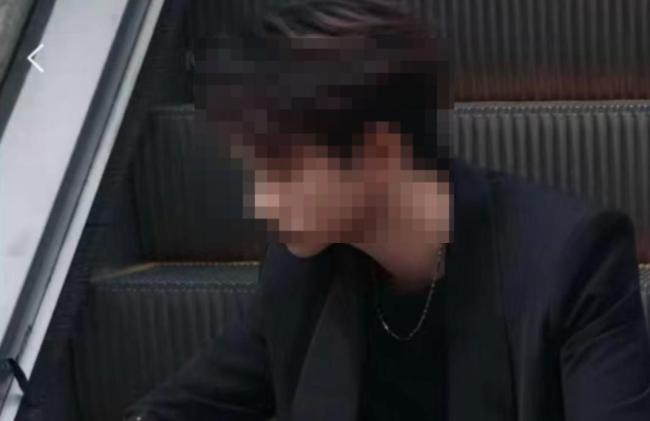 女子打赏390万致离婚 其父痛哭 婚外情引发争议