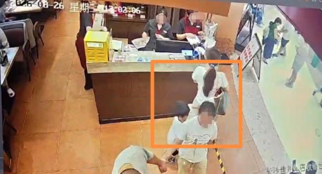 女子称男童摸臀这种维权闹剧该凉了 争议事件引关注