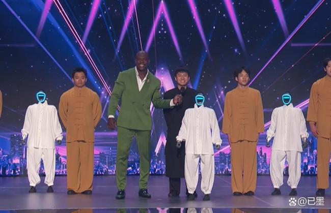 中国机器人海外与人共舞走红 超预期表演惊艳全场