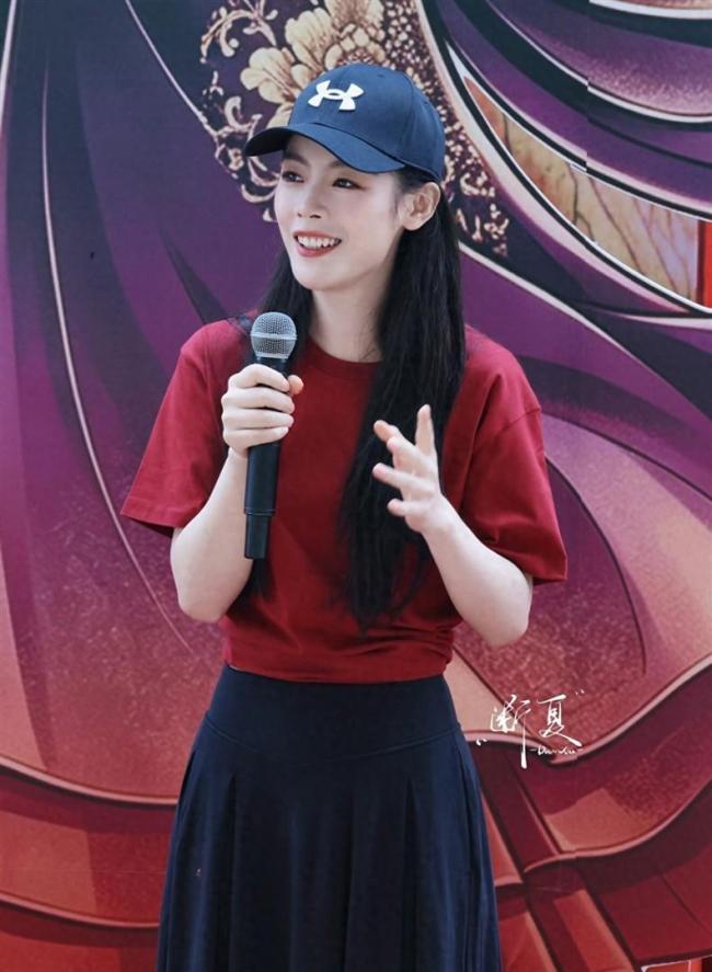 女扮男装赛道迎来最权威的人