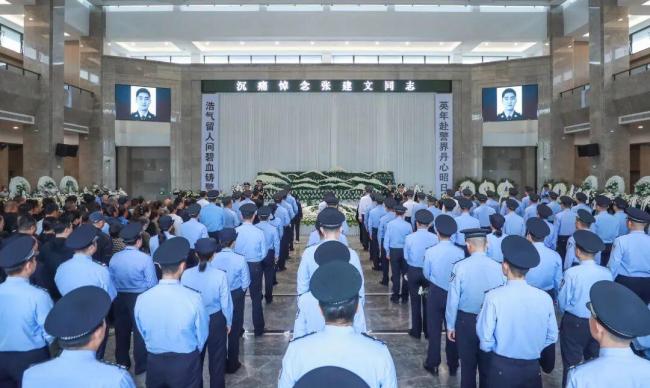 39岁民警因公牺牲 痛别战友