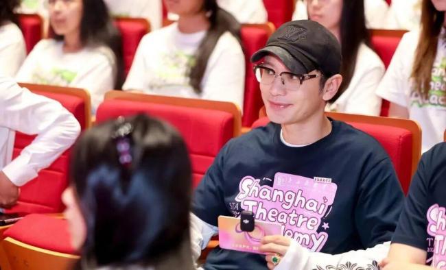 黄晓明正式入读上海戏剧学院 圆梦博士之路