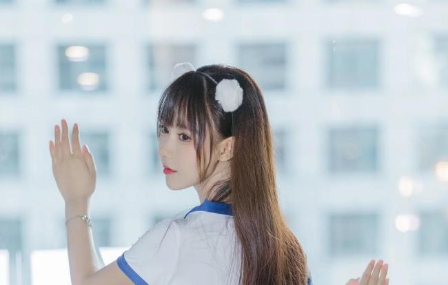 女儿房间怪味难消爸爸挪开柜子看傻