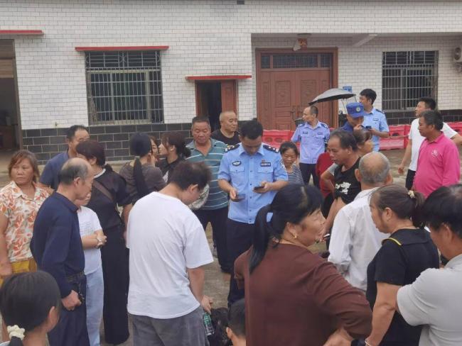 警用无人机在荒田中找到失联男子 多方力量昼夜搜救