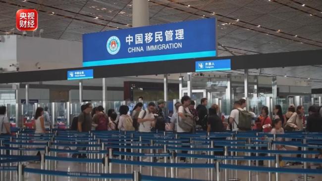 外籍游客爱上中国秋日深度游 入境游持续升温
