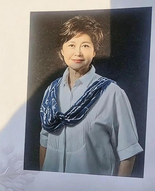 敬一丹遗体告别庆典挽联令东谈主动容 荧屏初心永存