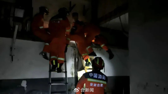 消防员救人发现救的是自己奶奶 亲情与职责的交汇