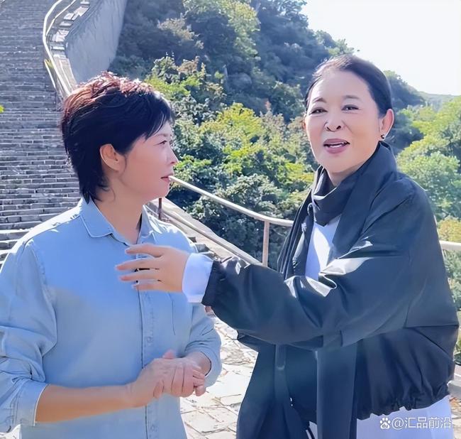 敬一丹一说念走好 期间挂牵的千里稳之声