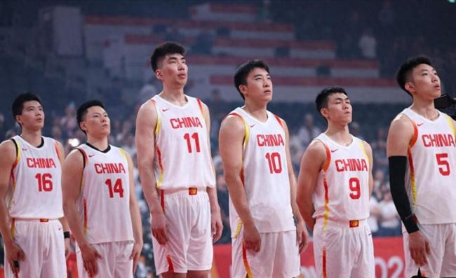 今晚中日男篮争决赛！中国3大内线围剿日本，锋线伤病成关键变量