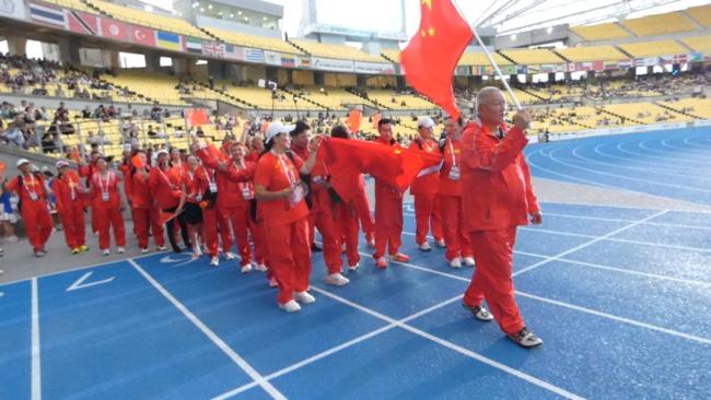 82岁中国大爷夺80米栏世界冠军 刷新亚洲纪录