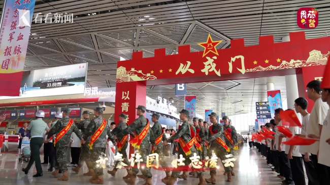 退伍老兵感谢新兵把青春献给国防