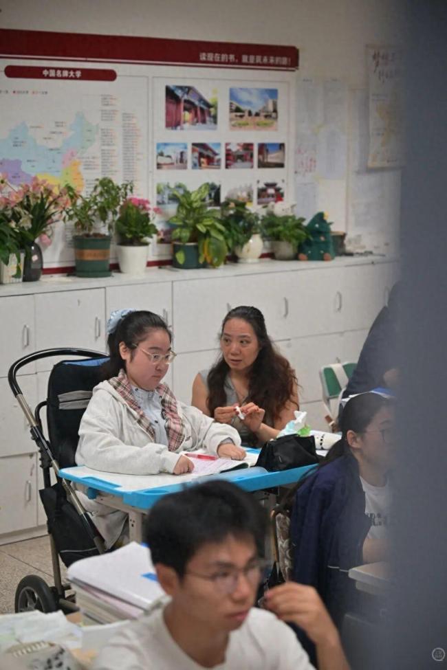 被判活不过3岁的女孩已上高三