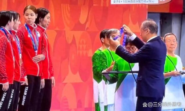 亚运会大爷大妈当礼仪 银发志愿者成亮点