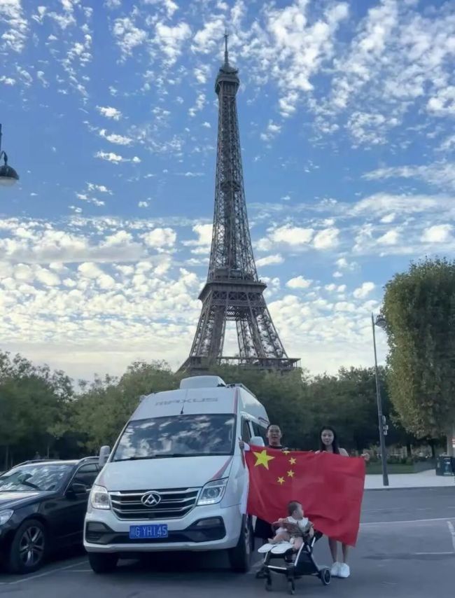 90后夫妻带娃环球自驾游 为哄娃睡觉踏上旅程