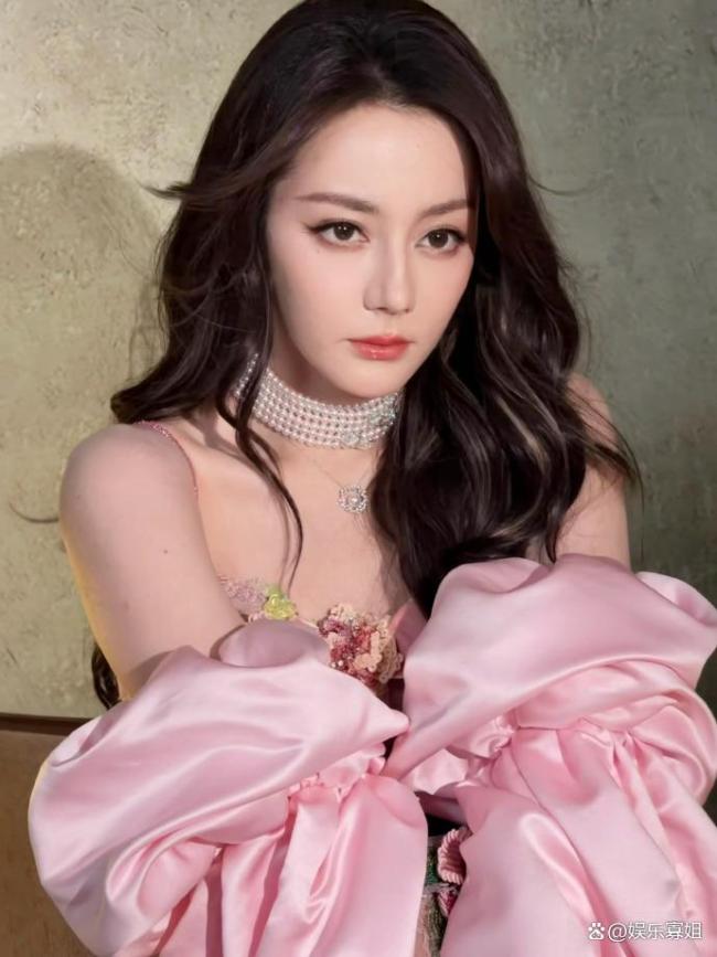 迪丽热巴这跟亲了有什么区分 宛如求婚现场