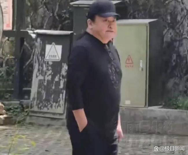 吉克隽逸头像已变黑 悼念音乐巨匠刘欢