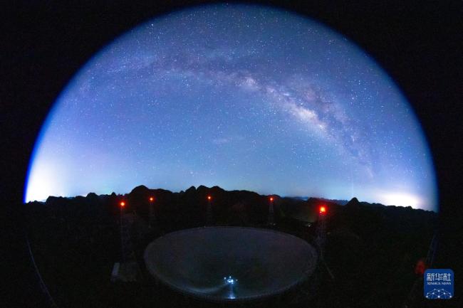 “中国天眼”十岁了 十年凝视宇宙深处