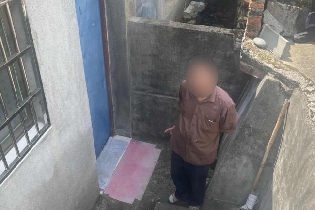 女子视频找猫发现凌晨家里进陌生人 窃贼盗走9000元现金
