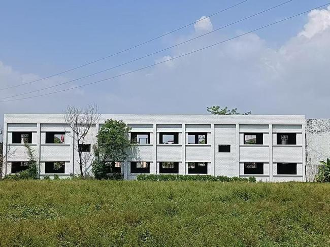 男子花80万捐建教学楼烂尾12年 手续问题再陷僵局