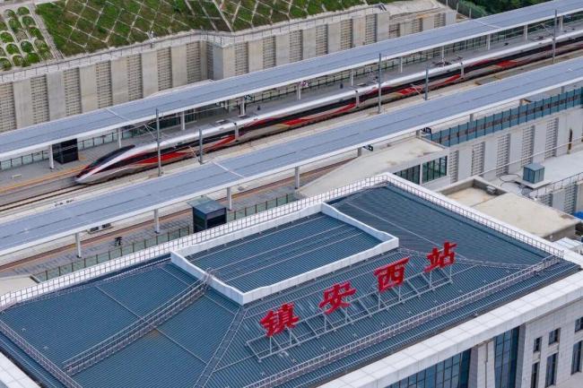 西渝高铁西安至安康段开通运营 秦岭隧道信号满格