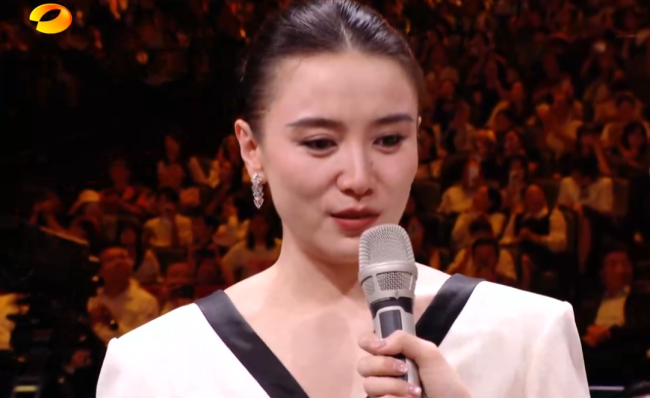 宋佳14年后再获金鹰奖