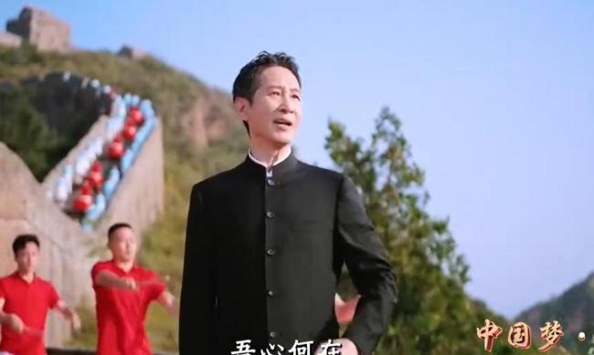 央视国庆晚会刘涛明艳动人 满台星光共庆盛世