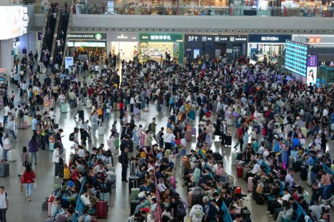 国庆第一天成都A级景区接待游客147万 旅游热度持续攀升