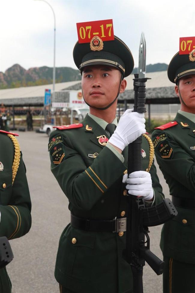 三位武警战士的“国庆”故事 名字背后的使命与担当