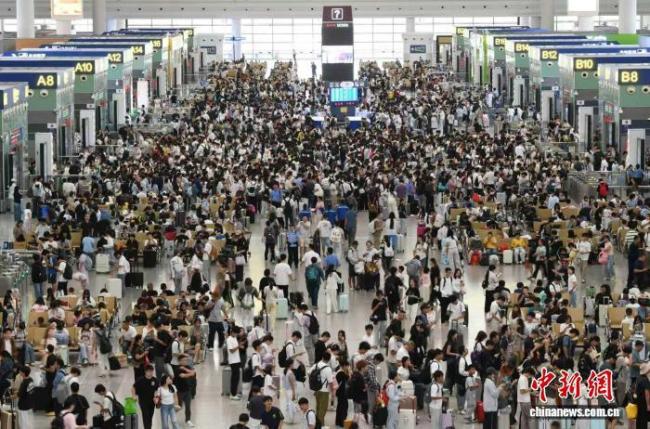 国庆首日南昌地铁客运量破纪录 南铁迎客流高峰