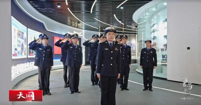 女儿穿上警服重启牺牲父亲警号 赓续忠魂再赴征程