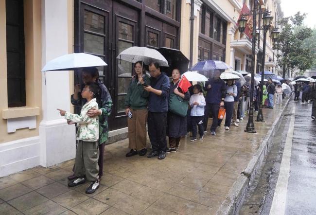 全国游客在武汉玩嗨了 打卡场面火爆
