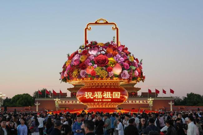 假期过半,在照片中看见活力中国 人流涌动热情不减