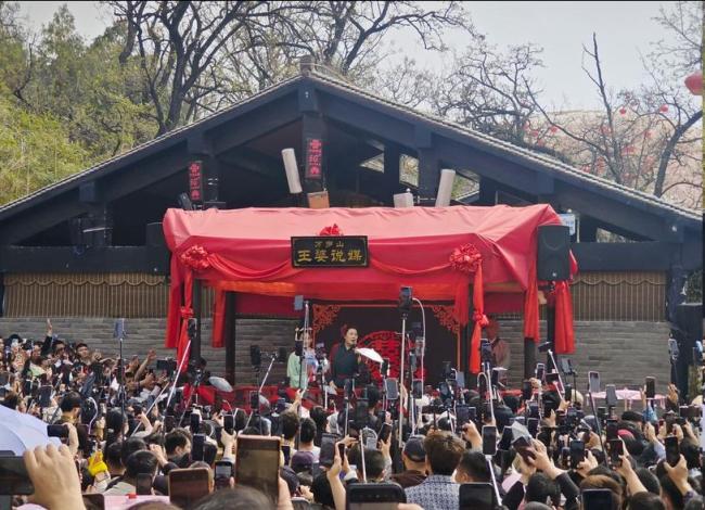 小城景区成为假期“顶流” 旅游新趋势引发关注