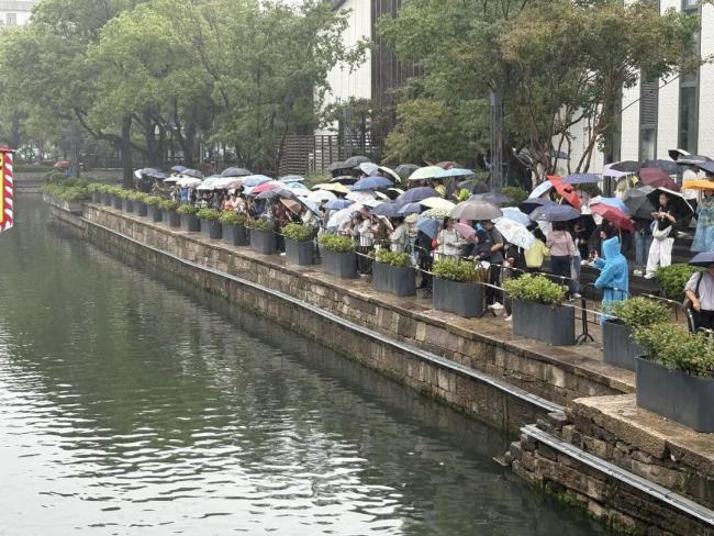 “葫芦娃爷爷”的秋天 意外走红的温暖时光