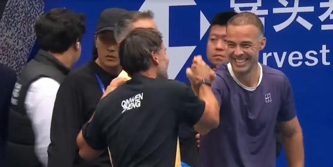五连胜！郑钦文重返中网四强 关键分大心脏