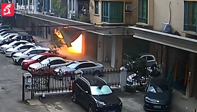 广东阳春一小区车库40秒内连续4次爆燃 未造成人员伤亡