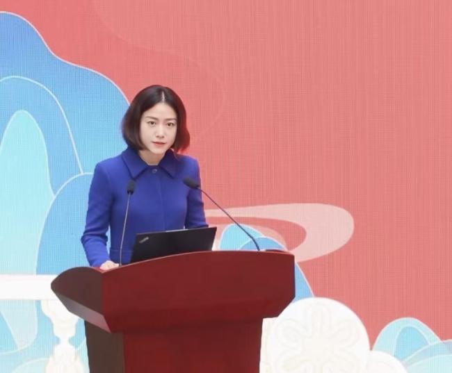 翁帆出席杨振宁研究所揭牌仪式