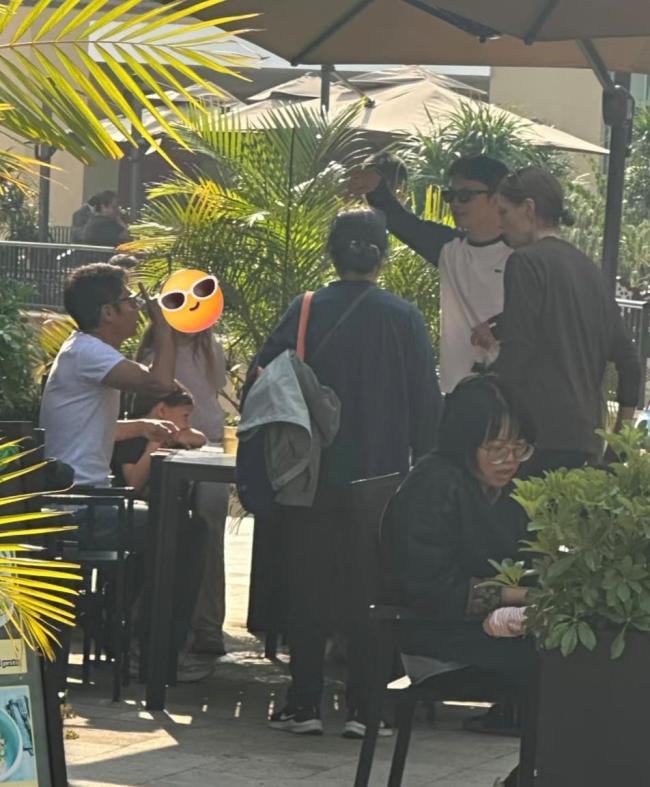 网友偶遇撒贝宁一家四口 温馨画面羡煞旁人