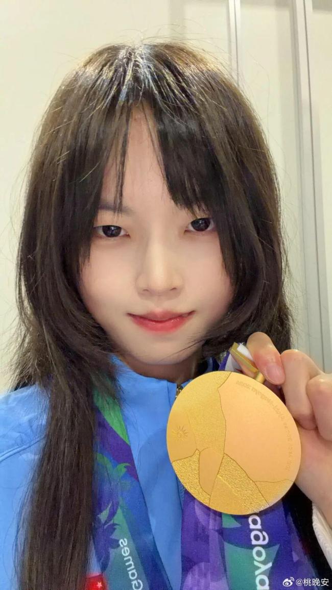 穆欣月:父母不理解但始终爱我 电竞之路见证转变