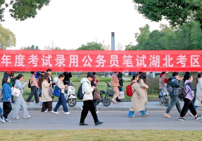 国考连续两年缩招 竞争加剧引发关注_新闻频道_中华网