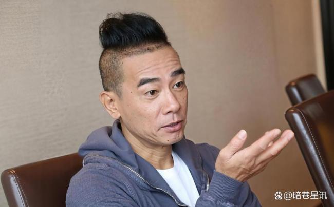 陈小春说妈妈是被爸爸骗到手的 三千块买断亲情