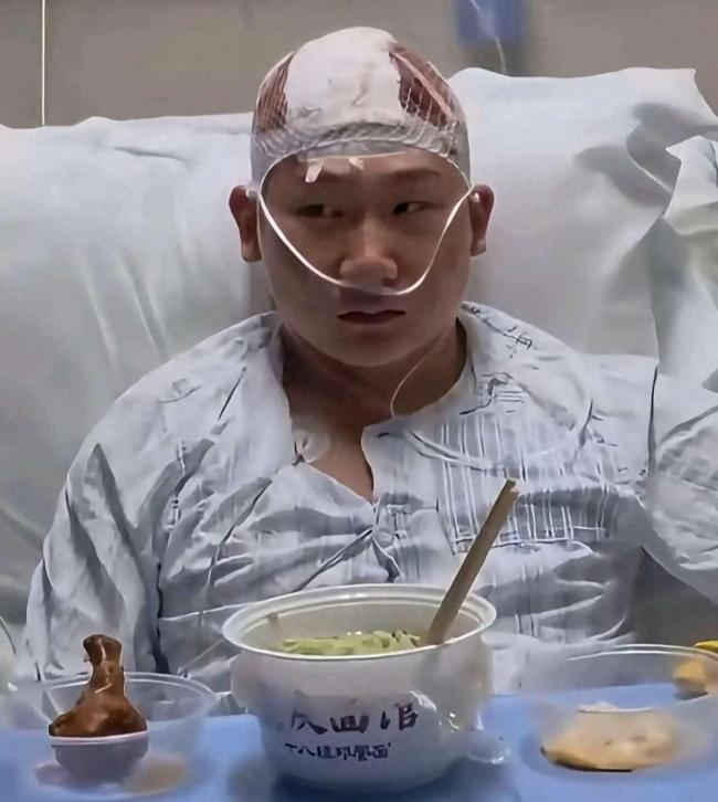 网红王扁摆摊被打 目击者回应